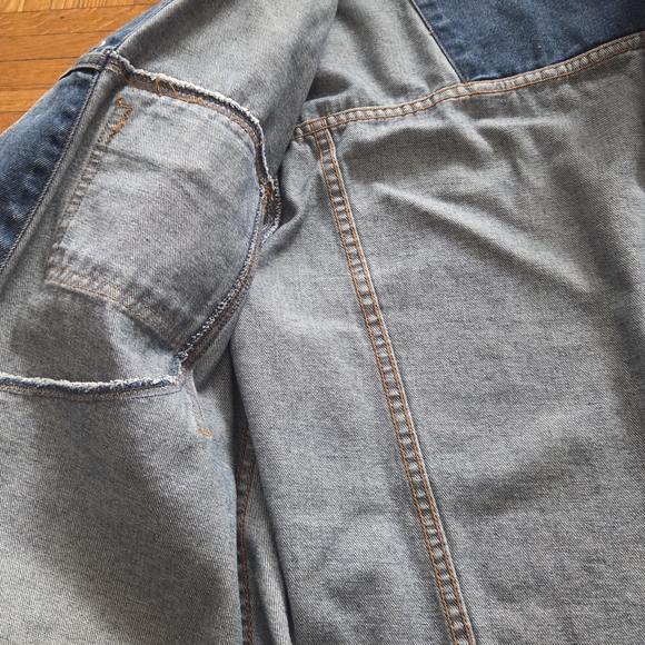 TRUE VINTAGE 90s Men's Denim Jacket | Tan Leather Collar | Trucker Style - Picture 9 of 16